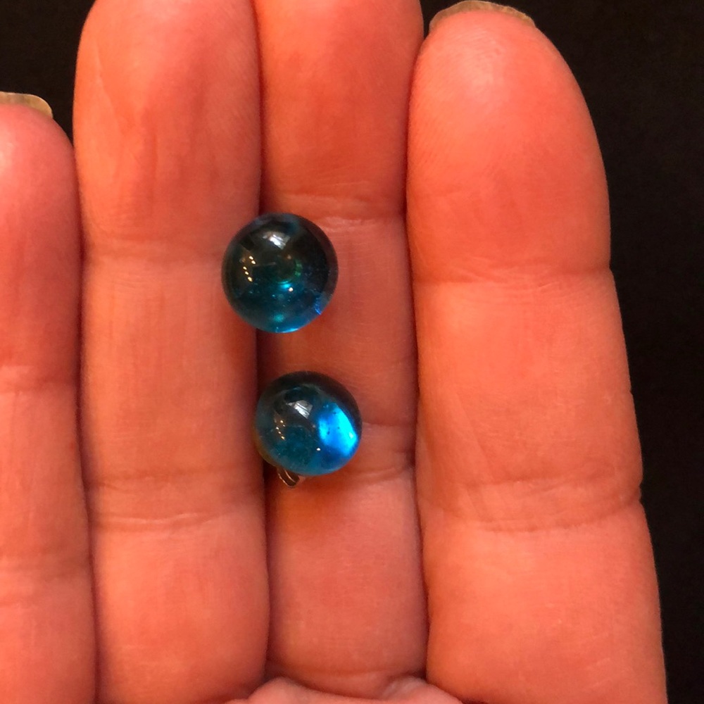 Stud earrings - Picture 4 of 5
